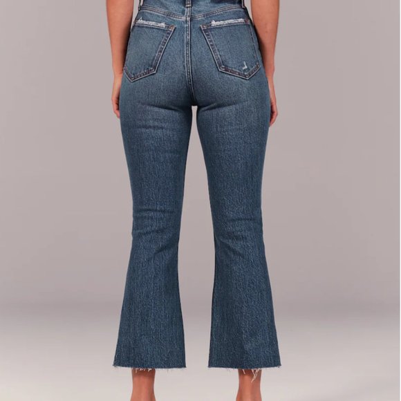 NEW Abercombie & Fitch Ultra High Rise Kick Flare crop Jeans Sized 28 / 6R - Picture 2 of 11